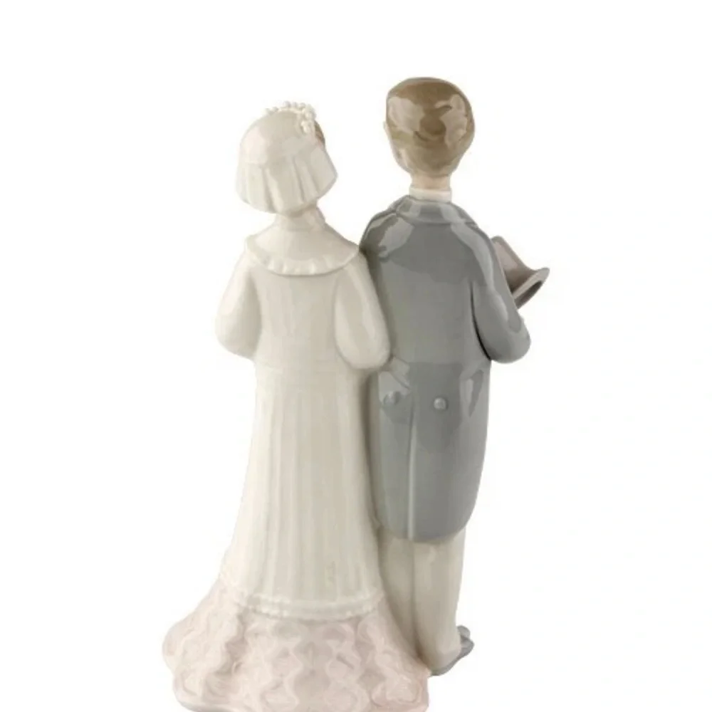 Lladro Retired Elegant Porcelain Bride and Groom Wedding